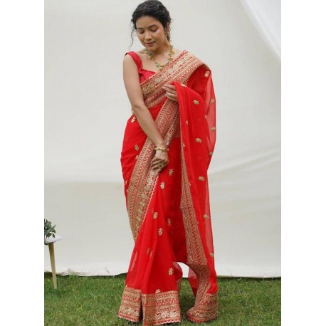 свадебное индийское сари красное с золотом