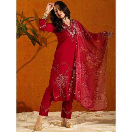 индийский женский праздничный костюм красный с вышивкой