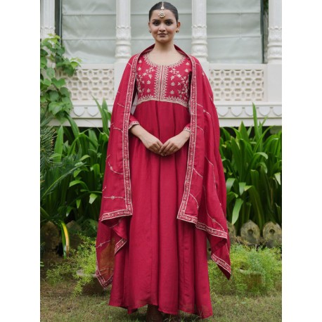 индийский праздничный костюм красный с вышивкой