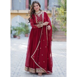 индийское платье красное с вышивкой с дупаттой