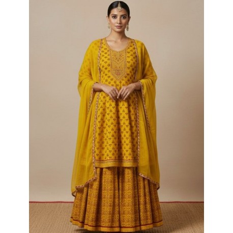 женский юбочный костюм желтый с принтом