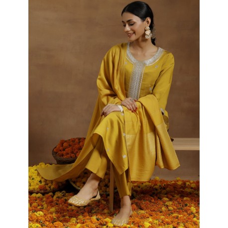 индийский женский праздничный костюм горчичный