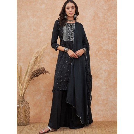 индийский женский праздничный костюм черный