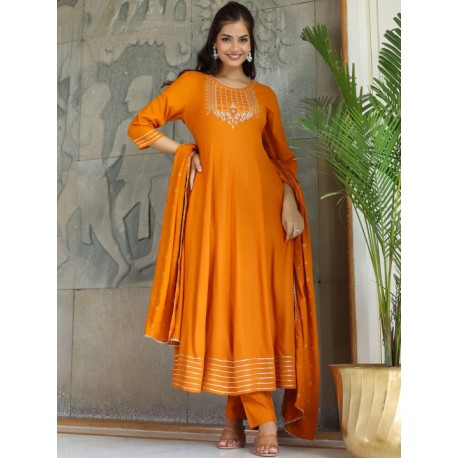 индийский женский костюм оранжевый с вышивкой