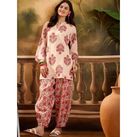 индийский костюм женский розовый с цветами