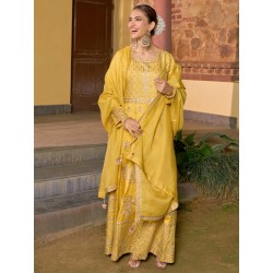 индийский женский праздничный костюм желтый с вышивкой